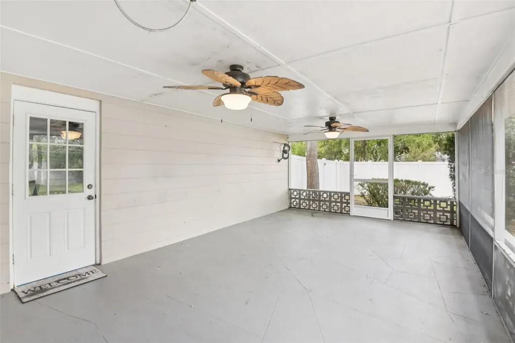 5942 13th Street Zephyrhills FL 33542