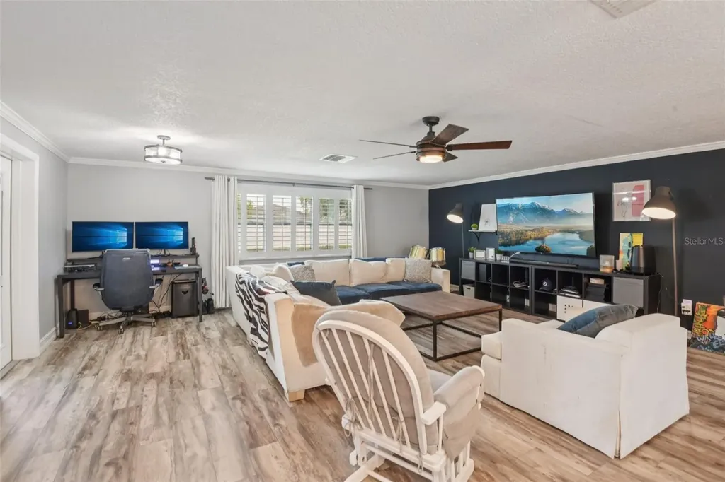 5942 13th Street Zephyrhills FL 33542