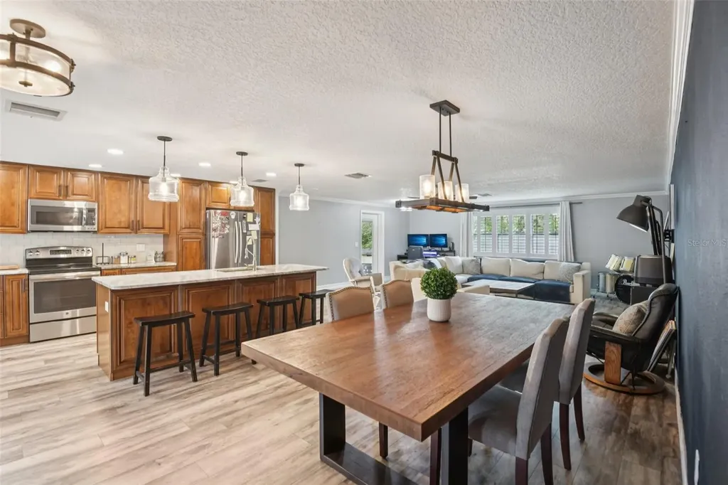 5942 13th Street Zephyrhills FL 33542