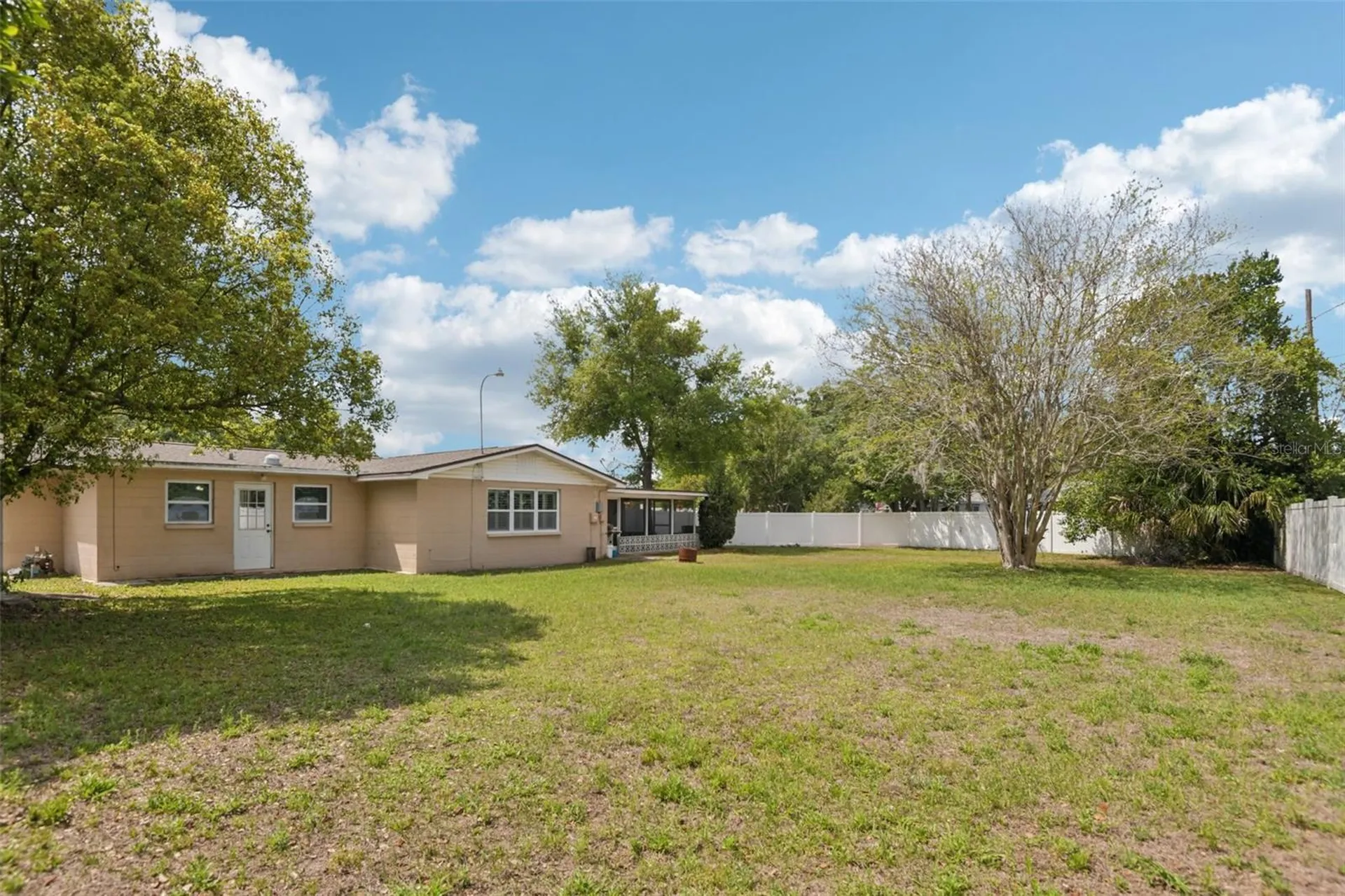 5942 13th Street Zephyrhills FL 33542
