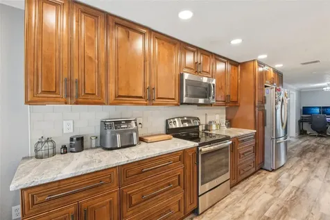 5942 13th Street Zephyrhills FL 33542