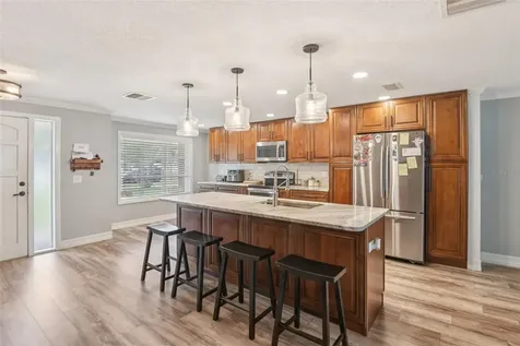 5942 13th Street Zephyrhills FL 33542