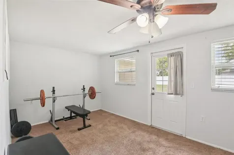 5942 13th Street Zephyrhills FL 33542