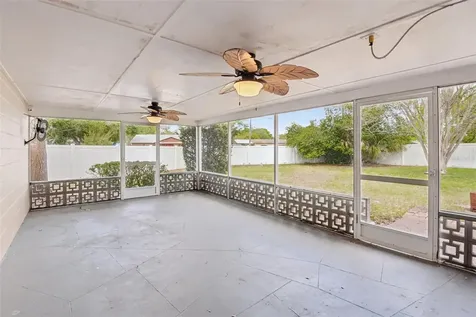 5942 13th Street Zephyrhills FL 33542