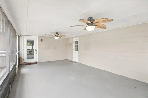 5942 13th Street Zephyrhills FL 33542