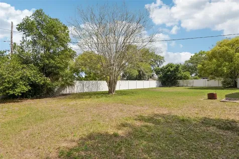 5942 13th Street Zephyrhills FL 33542