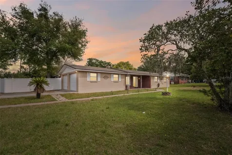 5942 13th Street Zephyrhills FL 33542