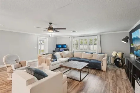5942 13th Street Zephyrhills FL 33542