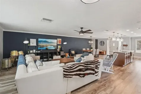 5942 13th Street Zephyrhills FL 33542