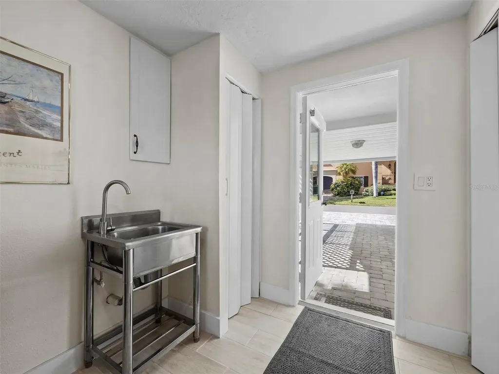 726 Jungle Queen Way Longboat Key FL 34228