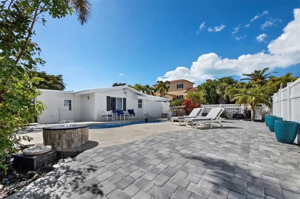 726 Jungle Queen Way Longboat Key FL 34228