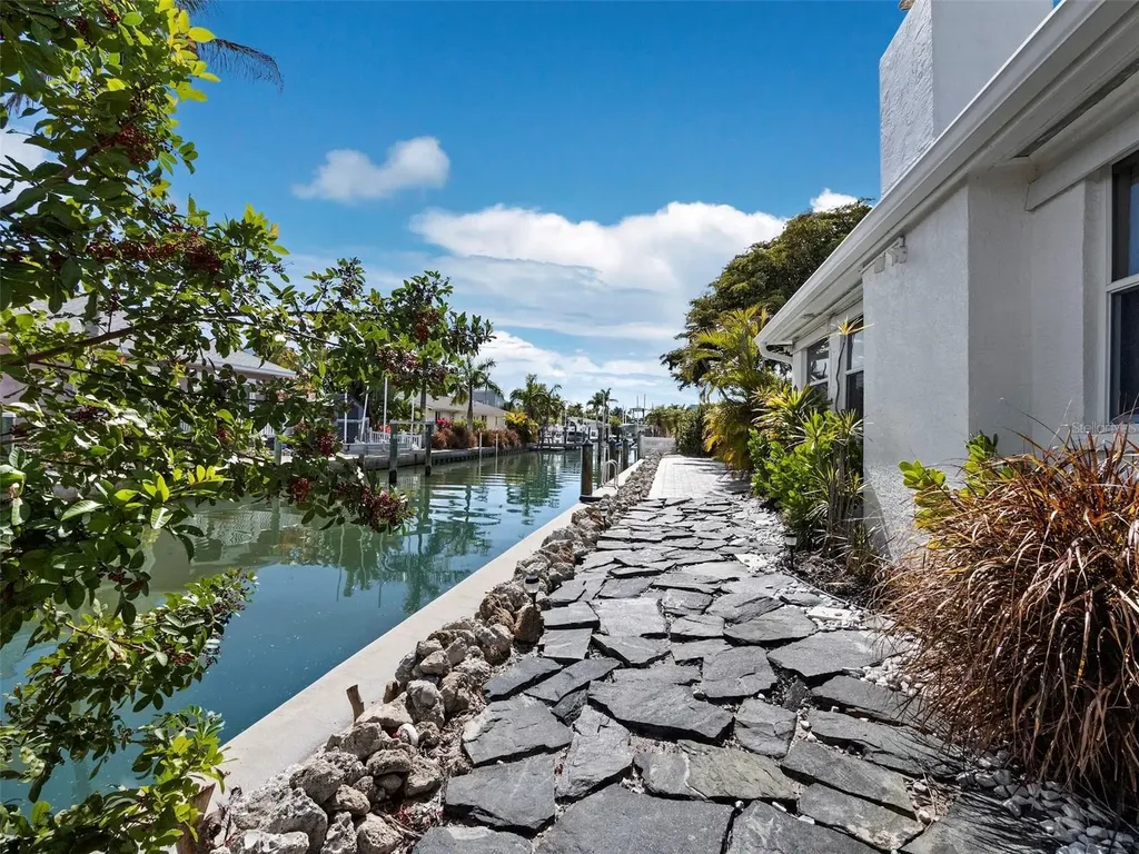 726 Jungle Queen Way Longboat Key FL 34228