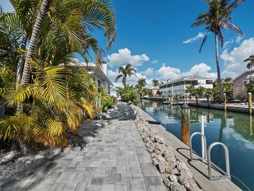 726 Jungle Queen Way Longboat Key FL 34228