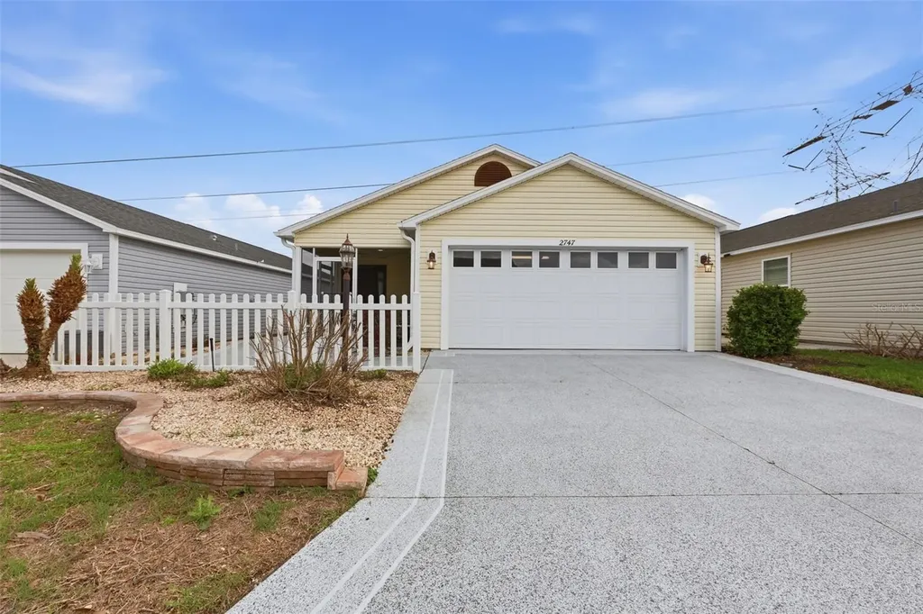 2747 Dyson Loop The Villages FL 32163