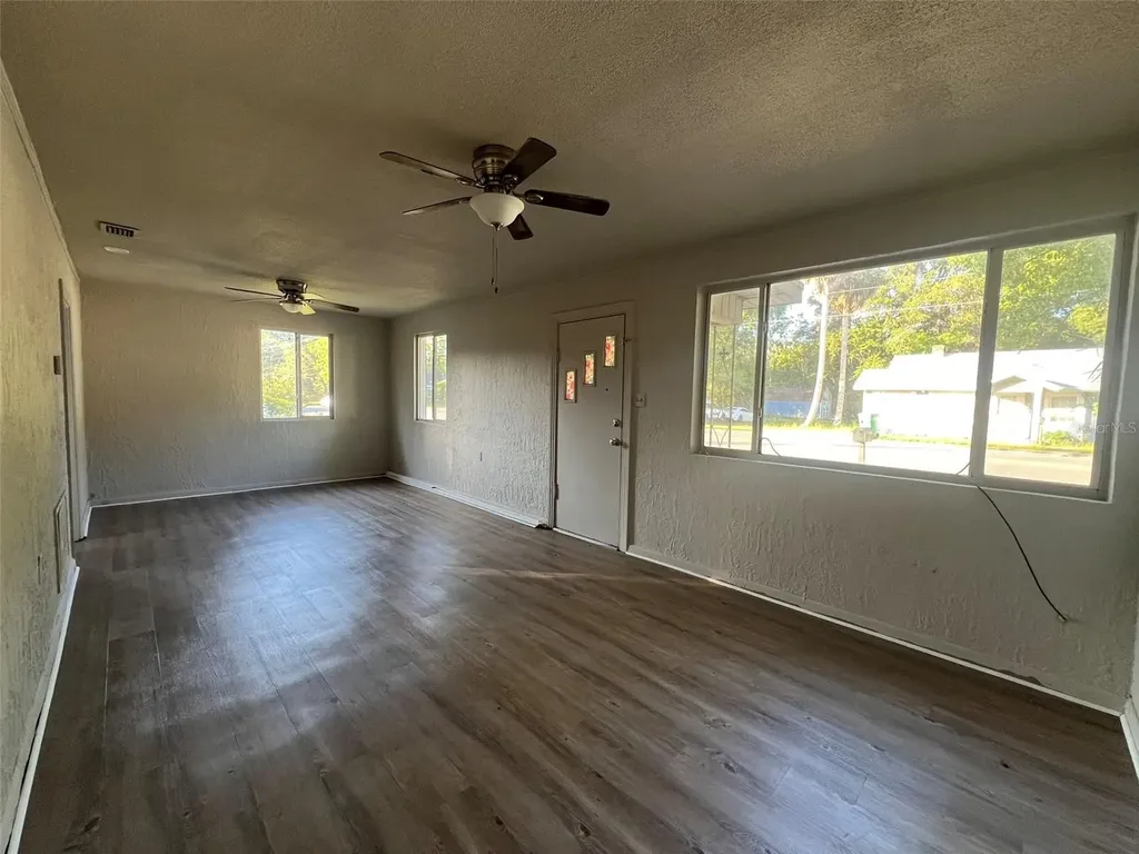 25042 W Us Highway 27 High Springs FL 32643