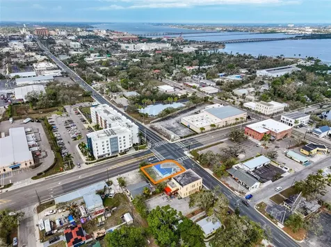 904 7th Avenue E Bradenton FL 34208