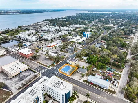 904 7th Avenue E Bradenton FL 34208