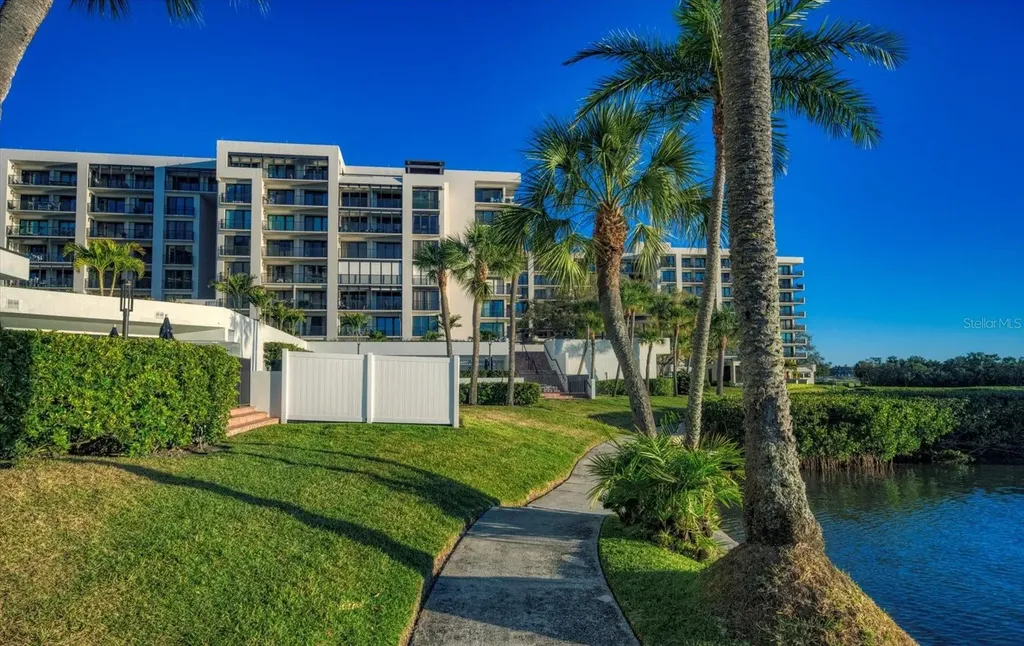 8 Belleview Boulevard Belleair FL 33756