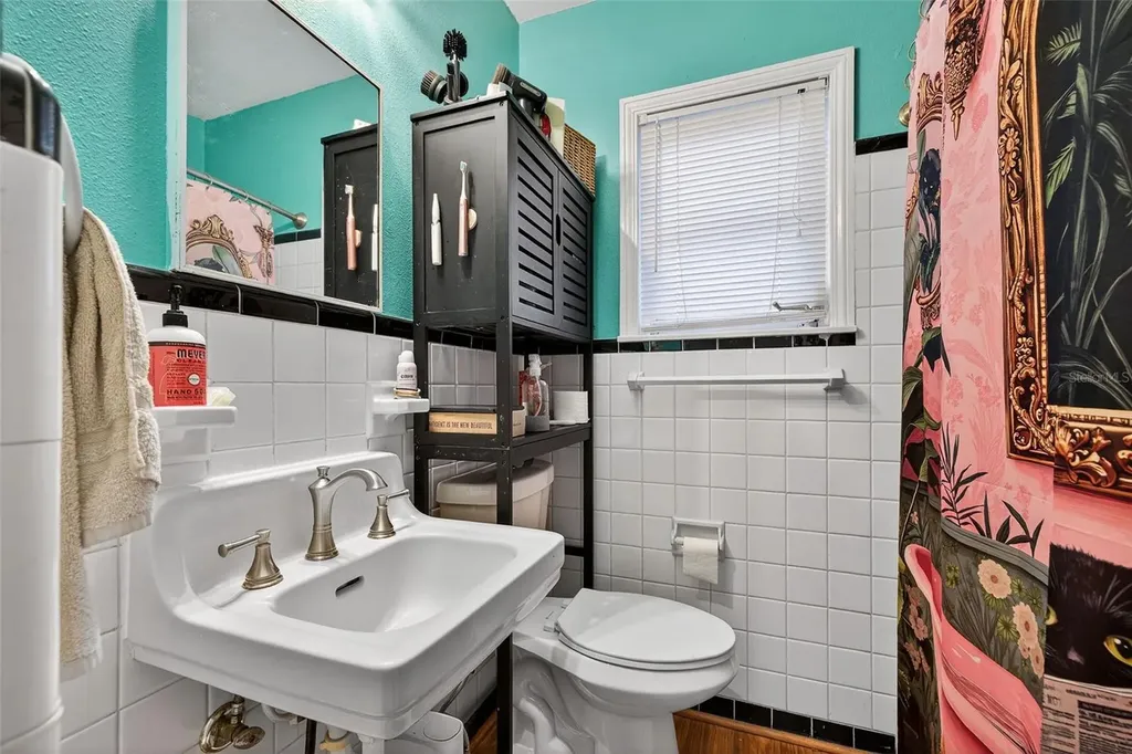 500 35th Avenue N St Petersburg FL 33704