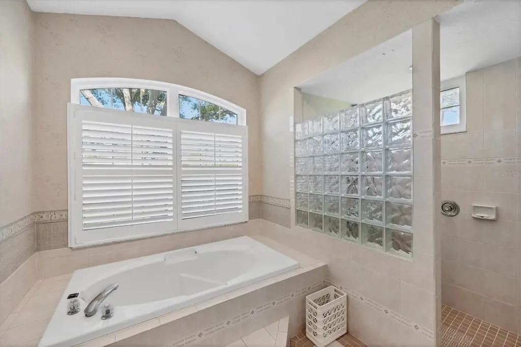 8684 Woodbriar Drive Sarasota FL 34238