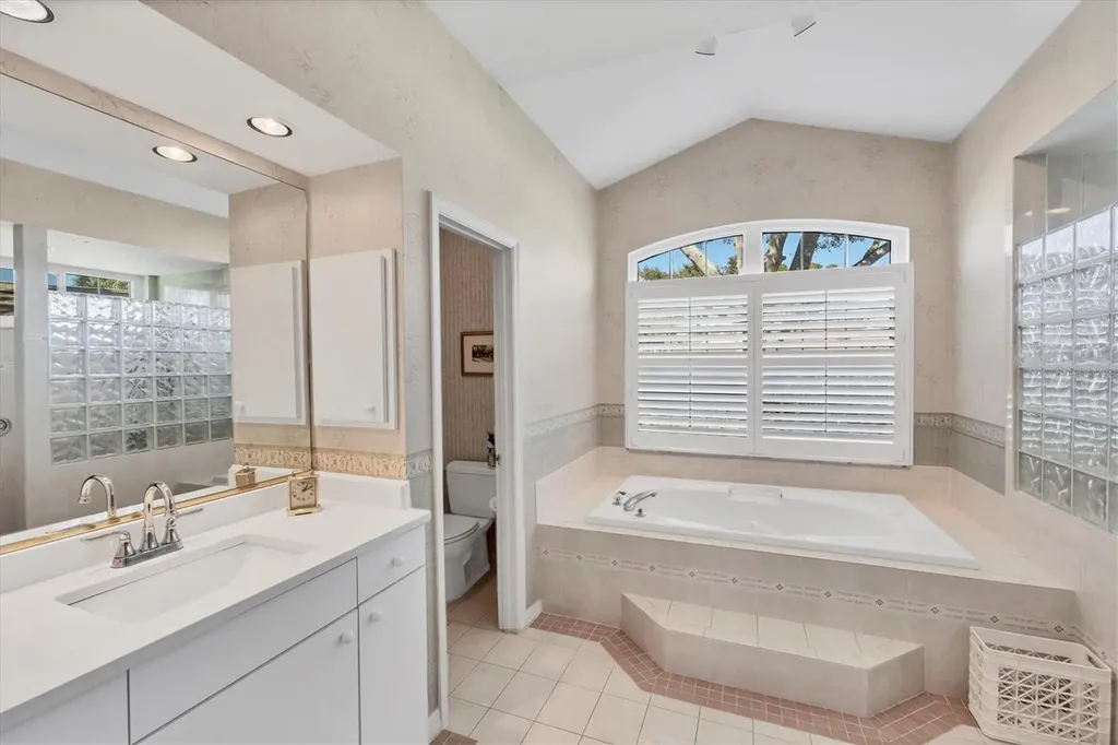 8684 Woodbriar Drive Sarasota FL 34238