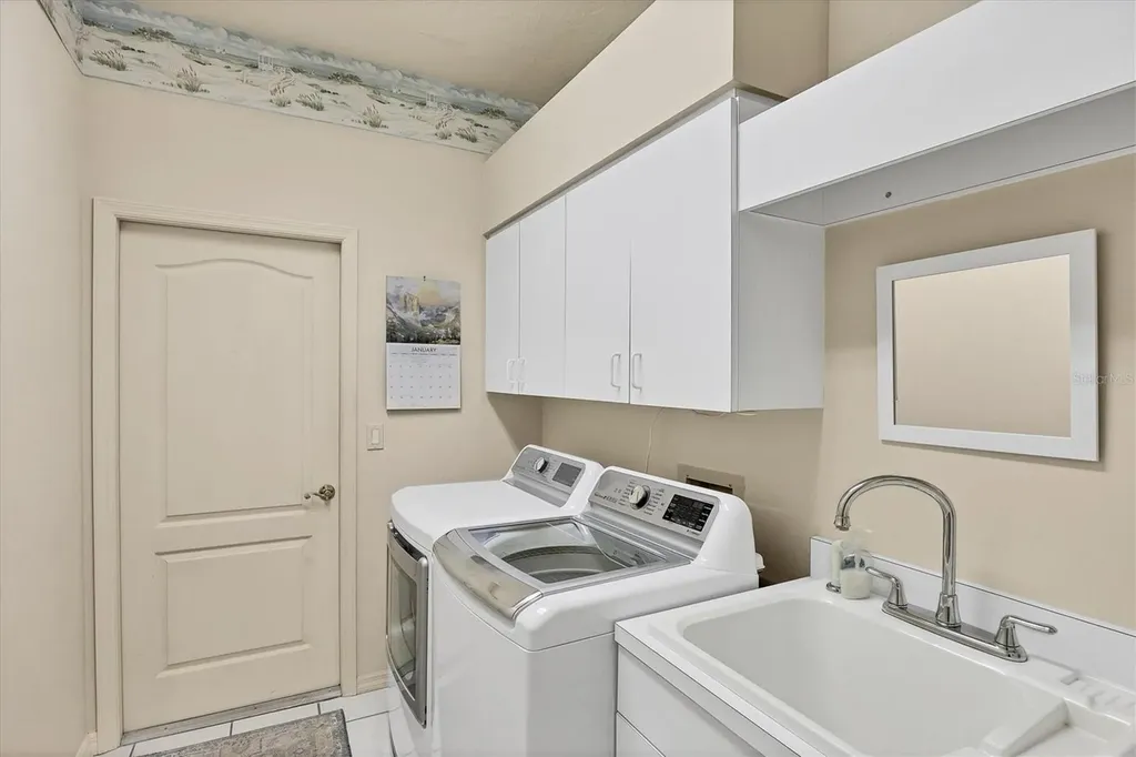 8684 Woodbriar Drive Sarasota FL 34238