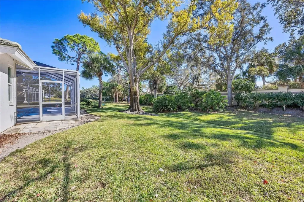 8684 Woodbriar Drive Sarasota FL 34238
