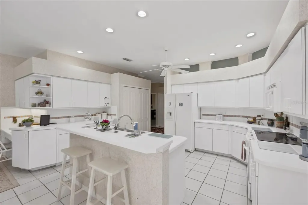 8684 Woodbriar Drive Sarasota FL 34238