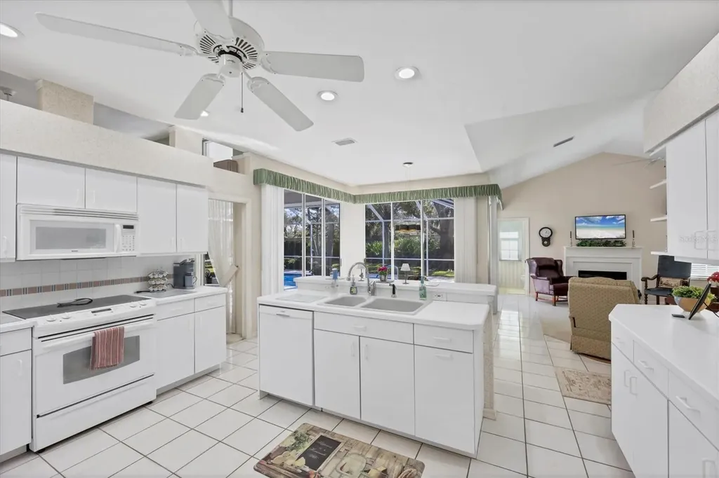 8684 Woodbriar Drive Sarasota FL 34238