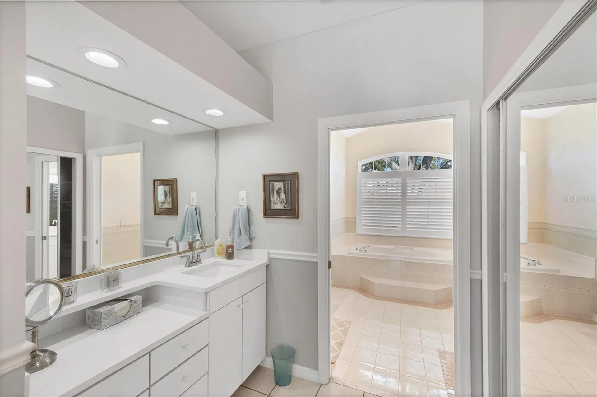 8684 Woodbriar Drive Sarasota FL 34238