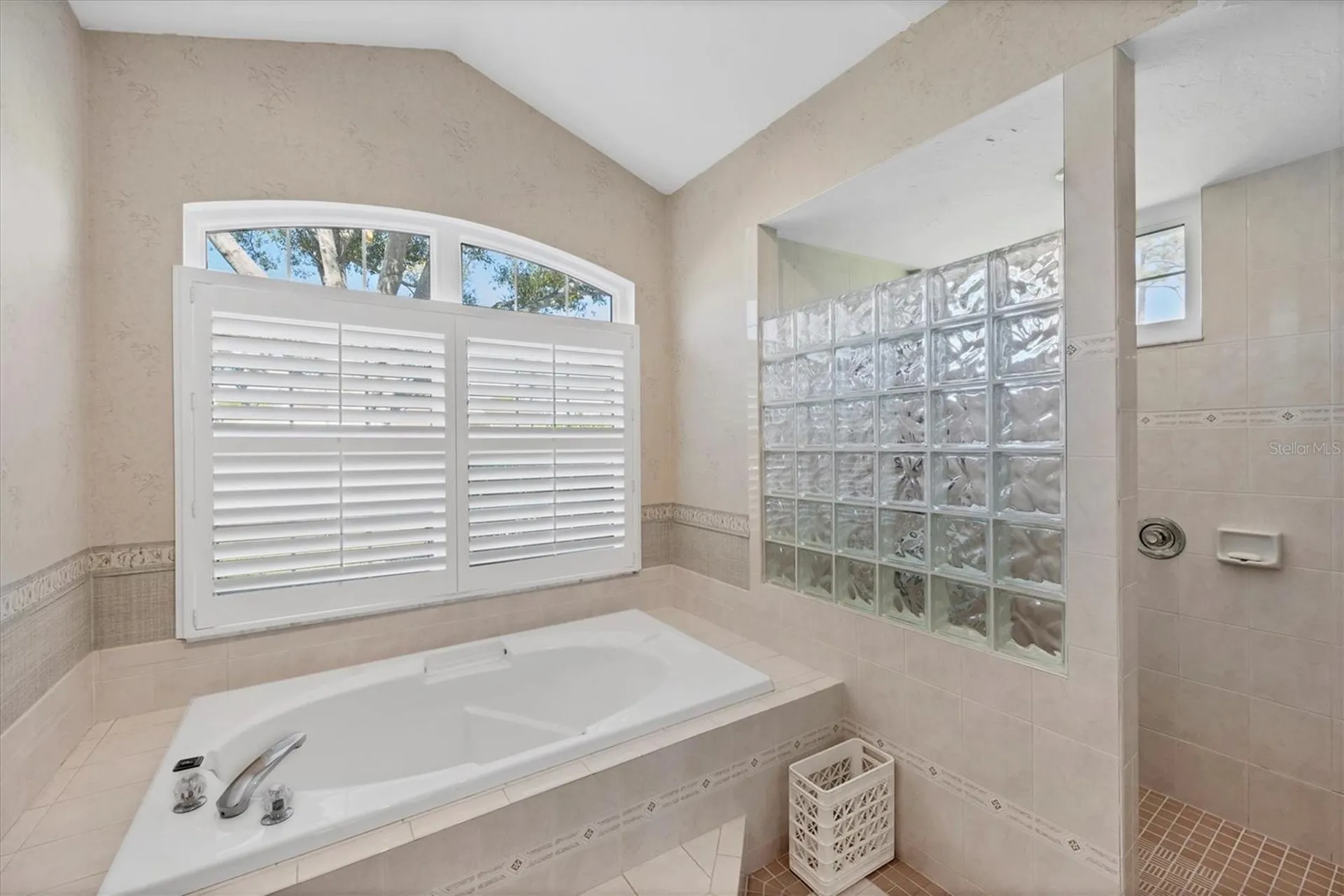8684 Woodbriar Drive Sarasota FL 34238