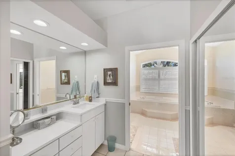 8684 Woodbriar Drive Sarasota FL 34238