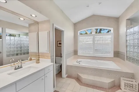 8684 Woodbriar Drive Sarasota FL 34238
