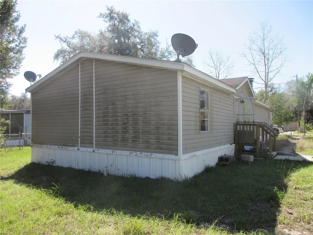 18601 SE 24th Lane Ocklawaha FL 32179