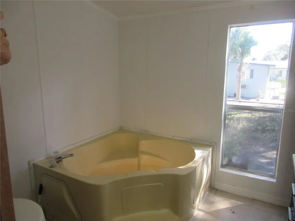 18601 SE 24th Lane Ocklawaha FL 32179