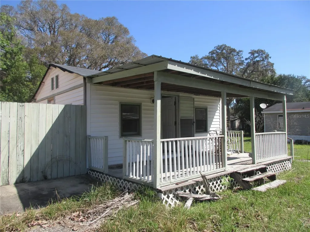 18601 SE 24th Lane Ocklawaha FL 32179