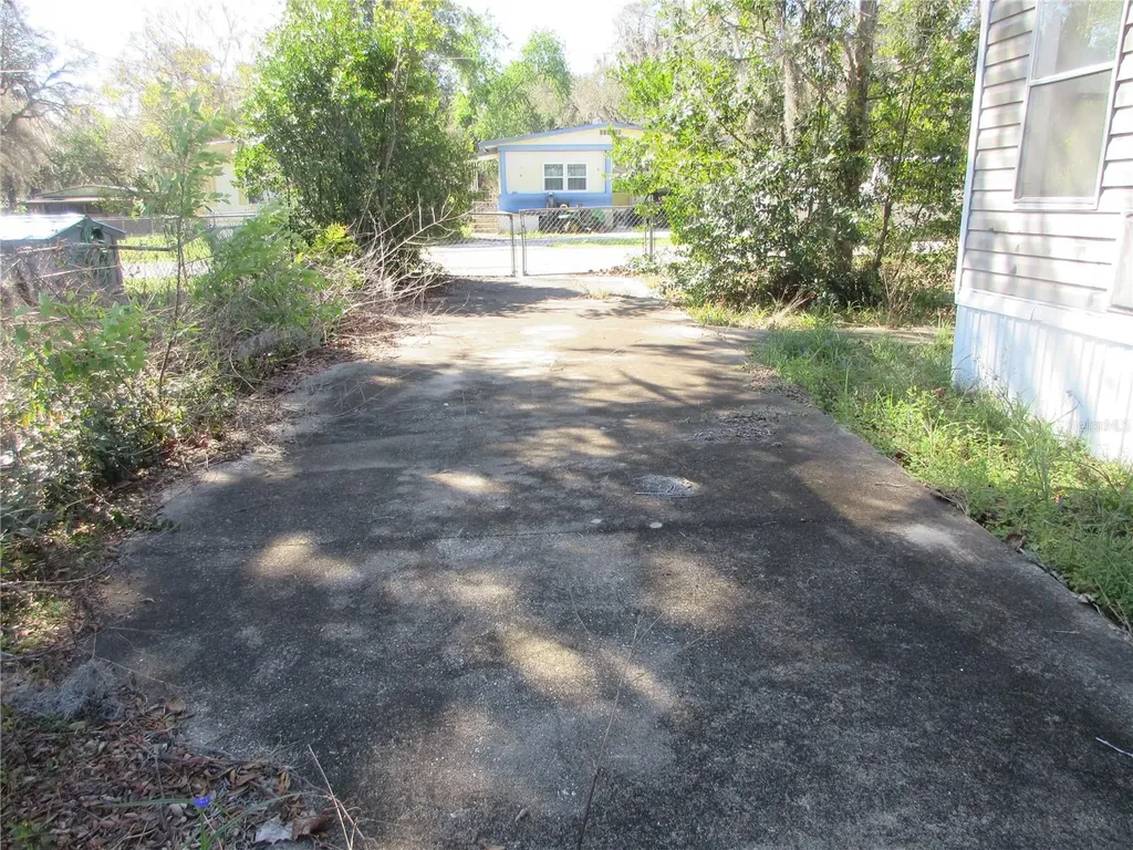 18601 SE 24th Lane Ocklawaha FL 32179