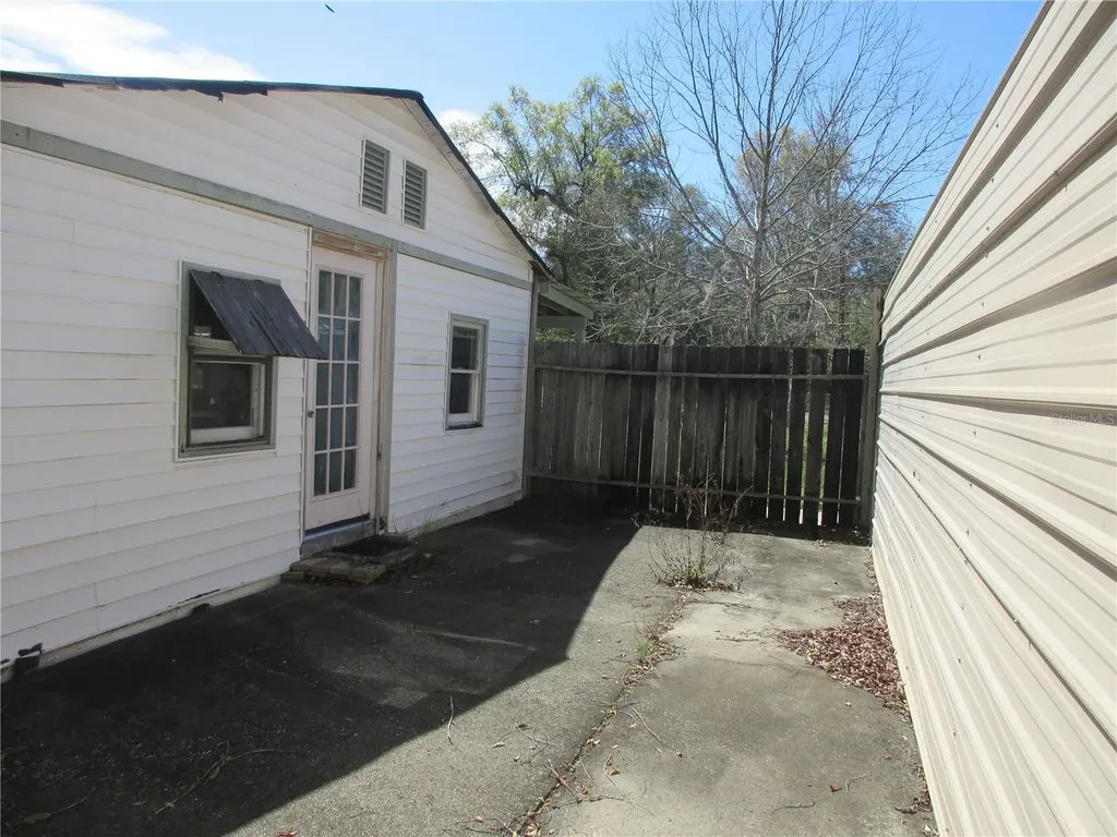 18601 SE 24th Lane Ocklawaha FL 32179
