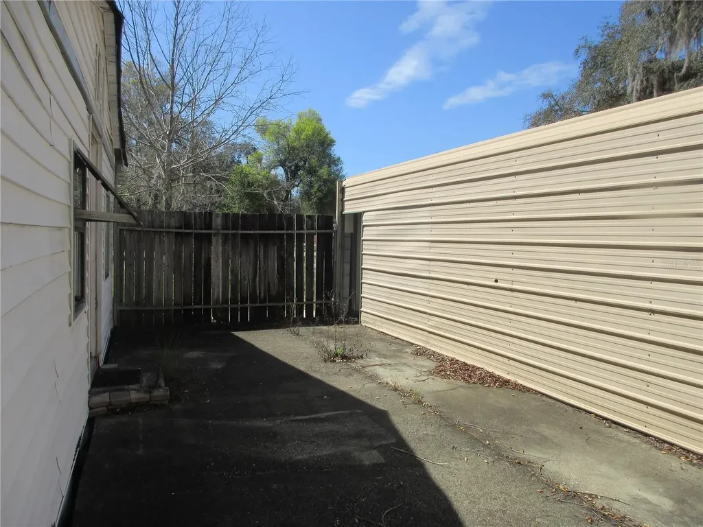 18601 SE 24th Lane Ocklawaha FL 32179