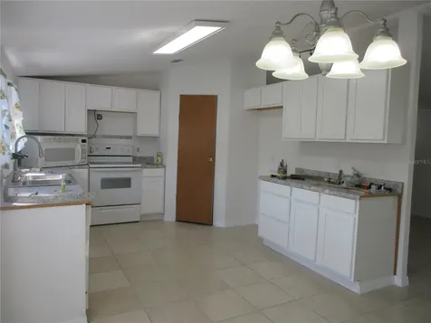 18601 SE 24th Lane Ocklawaha FL 32179
