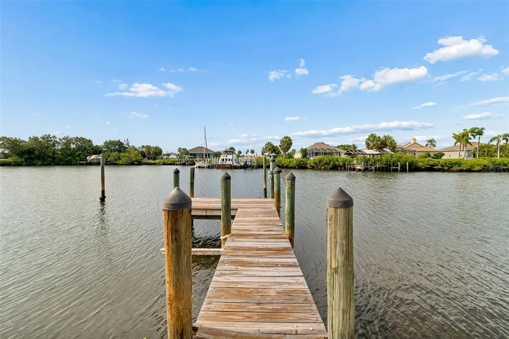 729 Spanish Main Drive Apollo Beach FL 33572