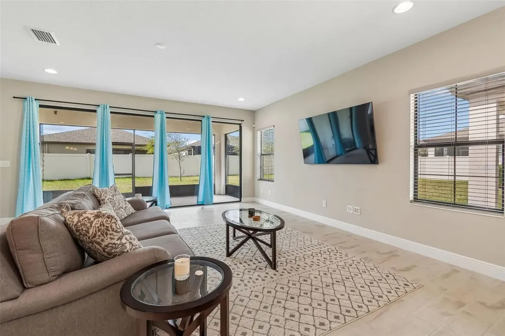 12453 Horseshoe Bend Drive Lithia FL 33547