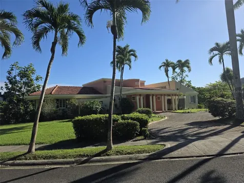 17 Del Recreo Caguas PR 00725