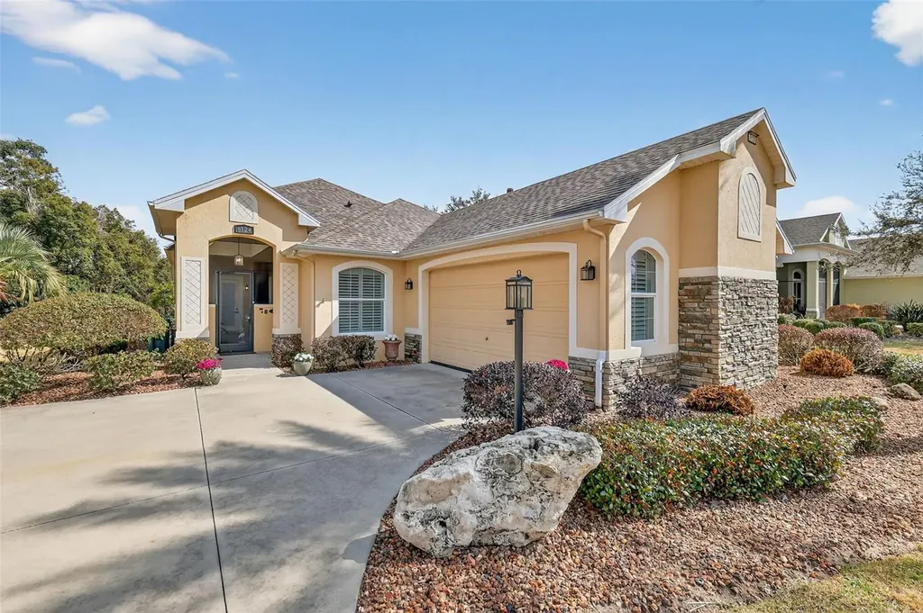 8124 Bridgeport Bay Circle Mount Dora FL 32757