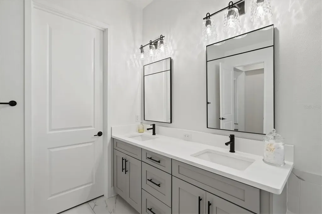 6152 Lungo Lago Drive Sarasota FL 34241
