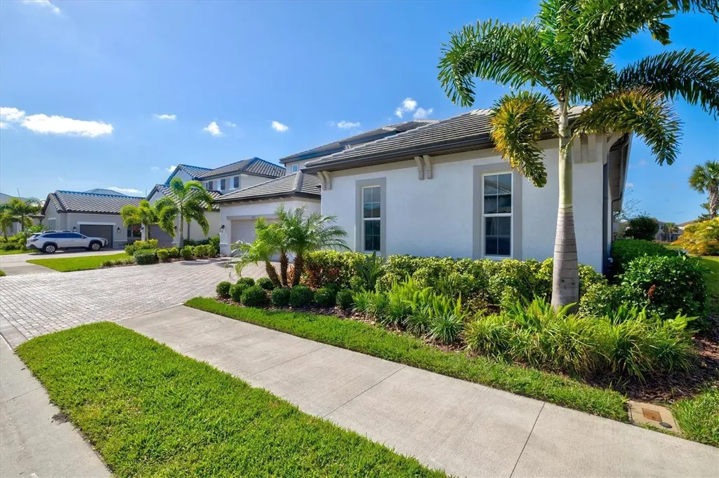 6152 Lungo Lago Drive Sarasota FL 34241