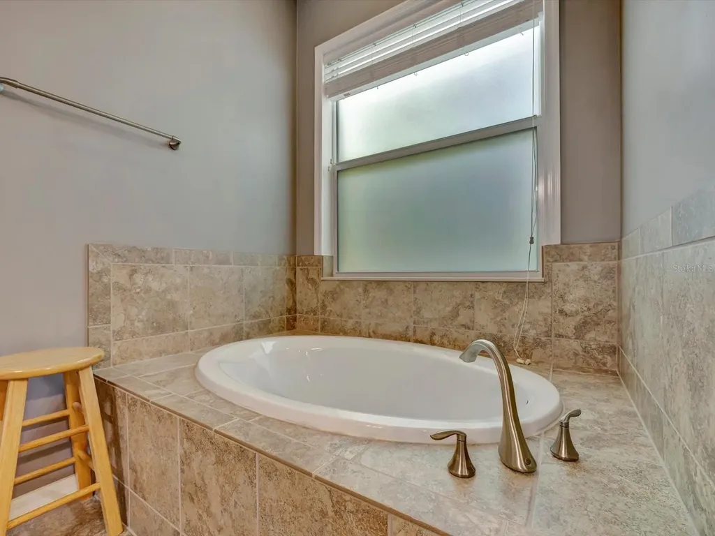 5009 Lake Overlook Avenue Bradenton FL 34208
