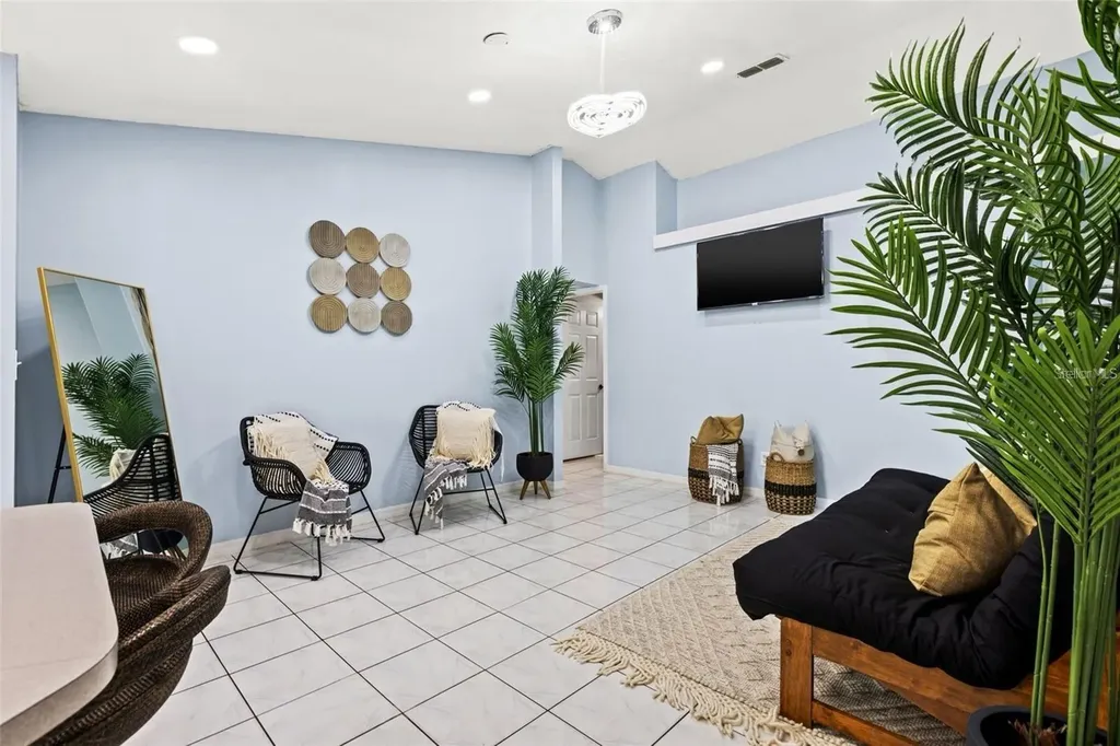 5102 N Macdill Avenue Tampa FL 33614