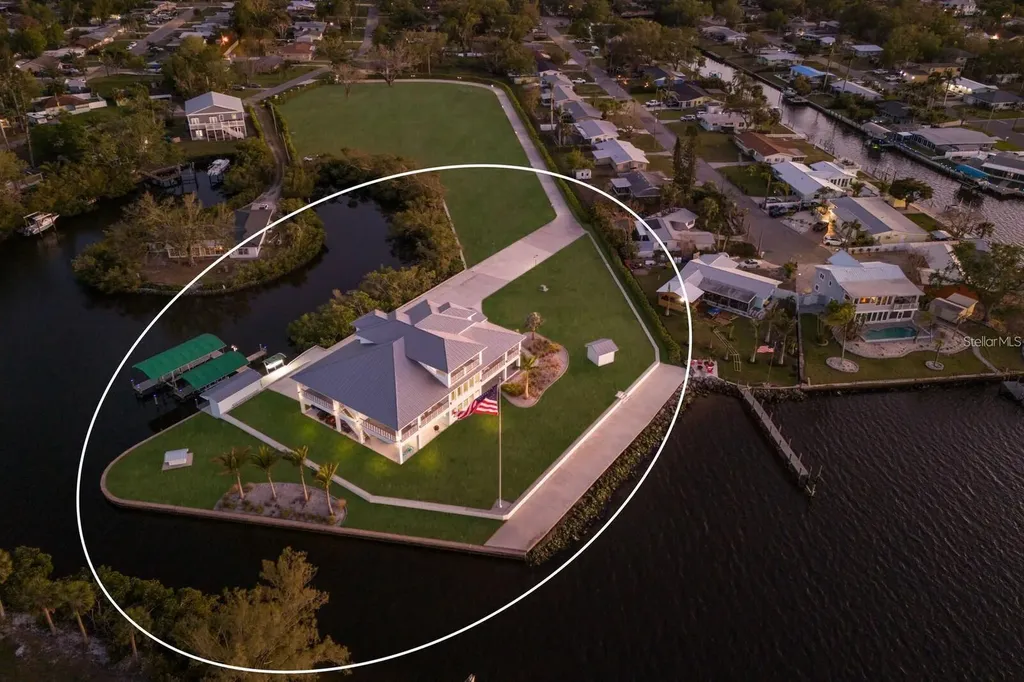 208 22nd Street Court NE Bradenton FL 34208