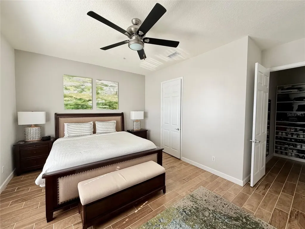 5048 Shoreway Loop Orlando FL 32819